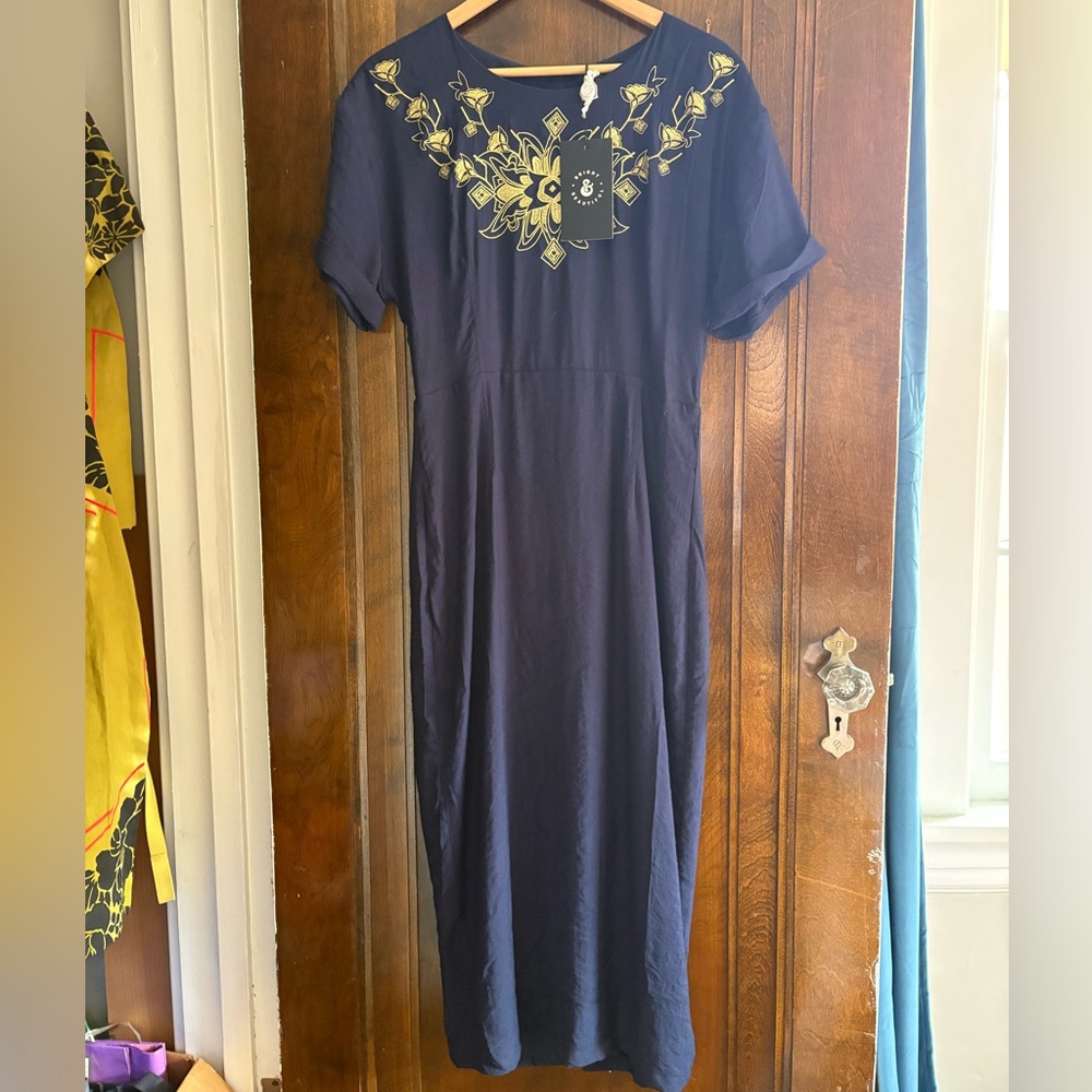Bright and Beautiful Elegant Navy Size M Dress with Gold Embroidery